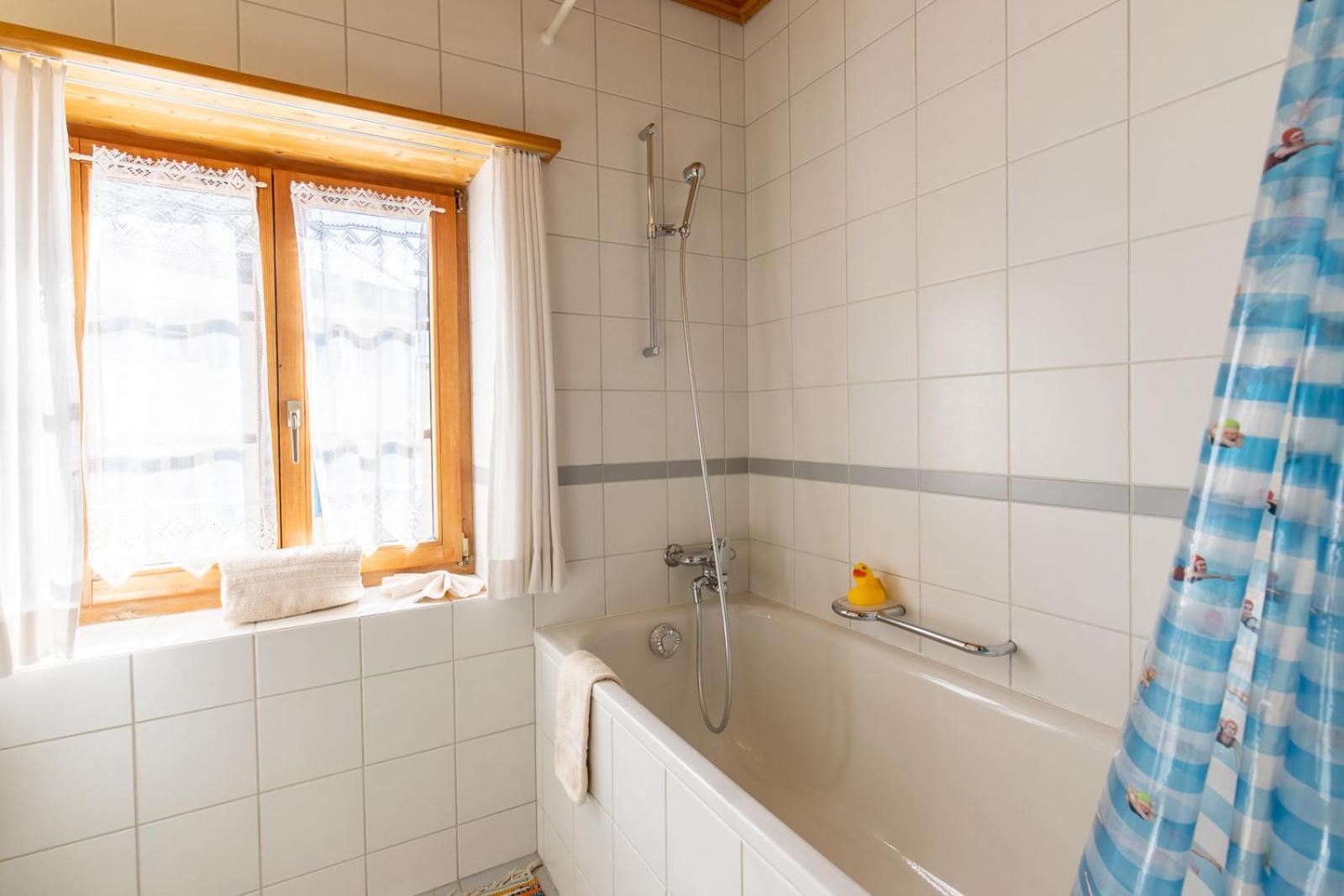 Ferienwohnung Chasa Tredeschin Scuol Exterior foto